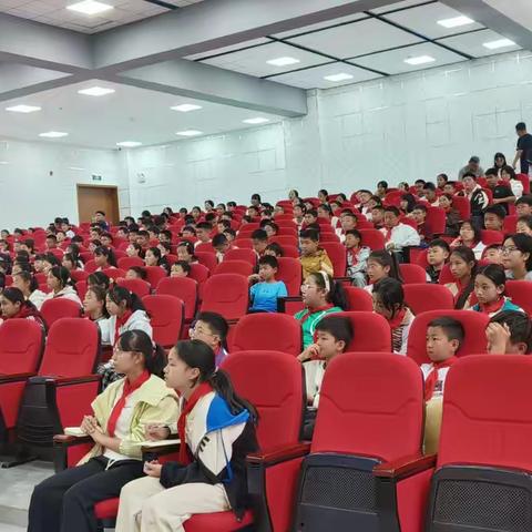 “交通安全知识进校园”——官渡区大板桥中学开展青少年交通安全知识讲座