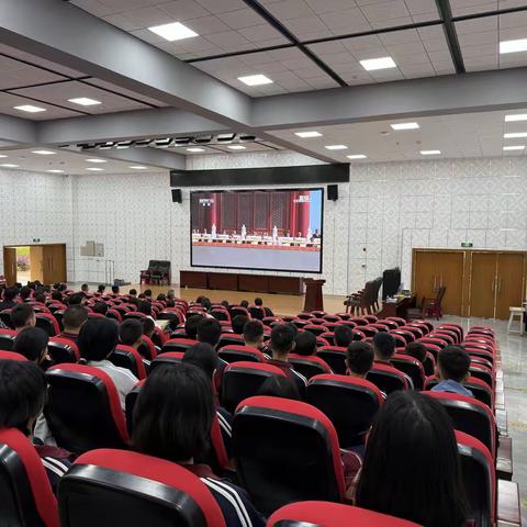 铭记历史荣光，共筑青春梦想——官渡区大板桥中学组织全校师生观看九三阅兵仪式