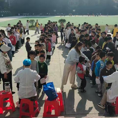 以体育人，以测促练 ——阳逻二小2025秋体检体测活动掠影