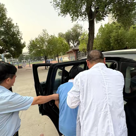 以“演”筑防 以“练”备战——郾城区初级实验中学开展食物中毒应急演练纪实