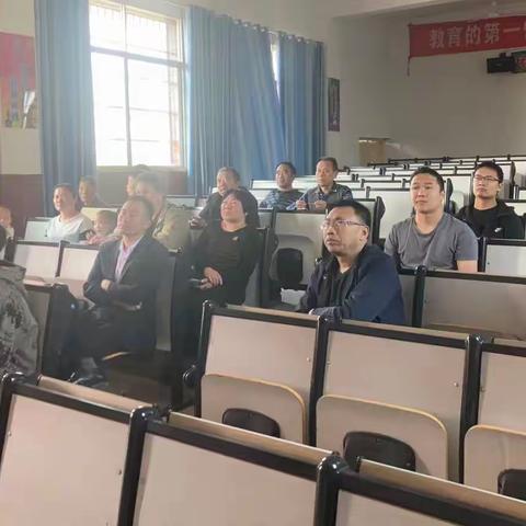 杨桥镇中心学校集中收看党的二十大开幕会