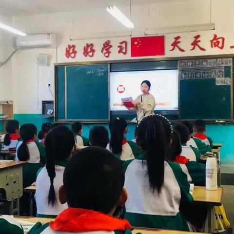 英语教研，“研”出精彩--吴店镇中心小学英语教研活动