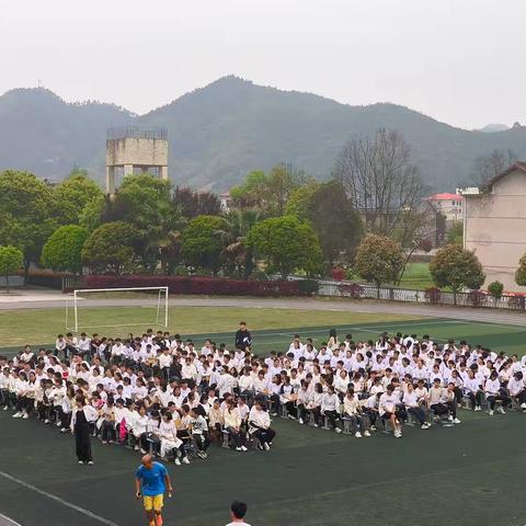 新华同行： 桐木溪学校大课间评比燃爆校园