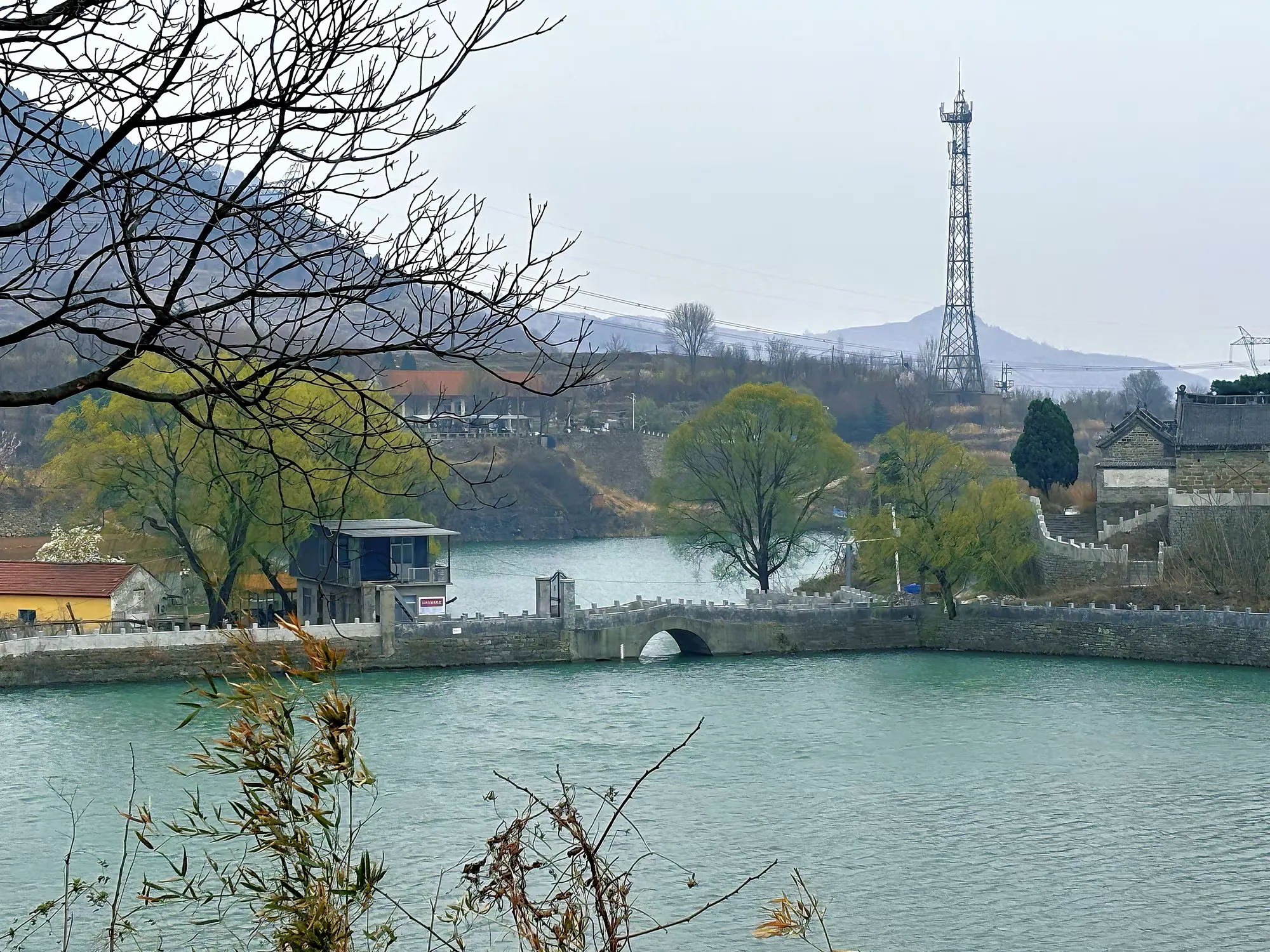 简篇-观花官庄丨一湾春水两岸山,三角湾村四月天