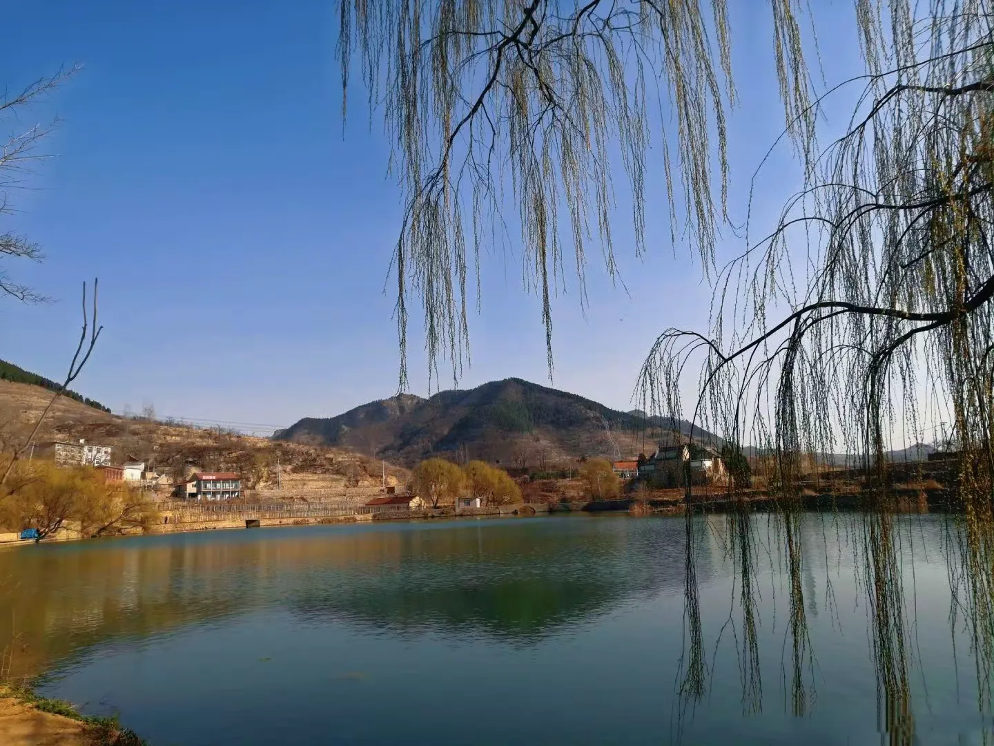 简篇-观花官庄丨一湾春水两岸山,三角湾村四月天