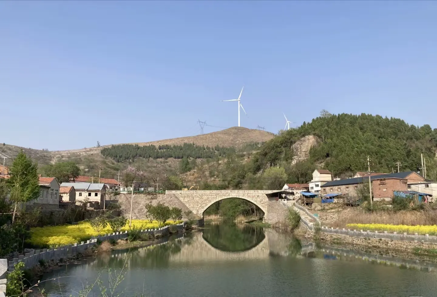 简篇-观花官庄丨一湾春水两岸山,三角湾村四月天