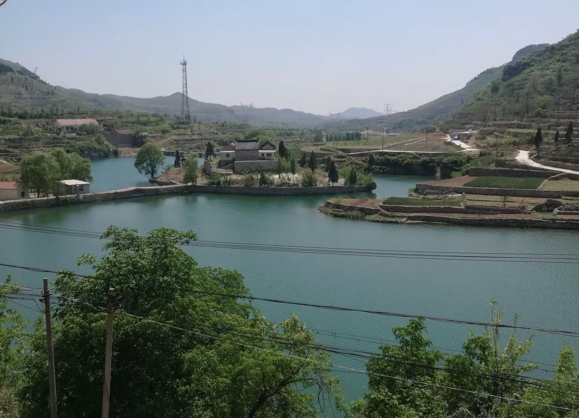 简篇-观花官庄丨一湾春水两岸山,三角湾村四月天