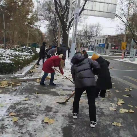 雪后显文明 扫雪我先行