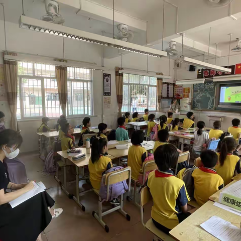 指导促研学，聚力求发展 ——花都区教研院到花东镇杨荷小学调研指导工作