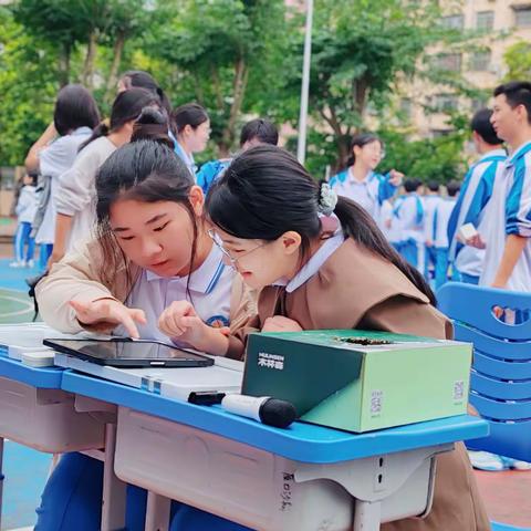 乘科技创新之风，培育跨学科意识——海口实验中学30周年校庆系列活动之第二届明志科技节语文组活动剪影
