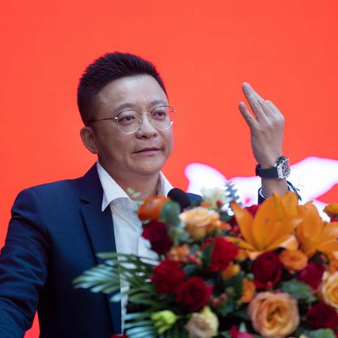 载誉归来共叙浓浓母校情 震撼人心感受历历奋斗史 ——海口实验中学开展第 026 期博志大讲坛讲座活动