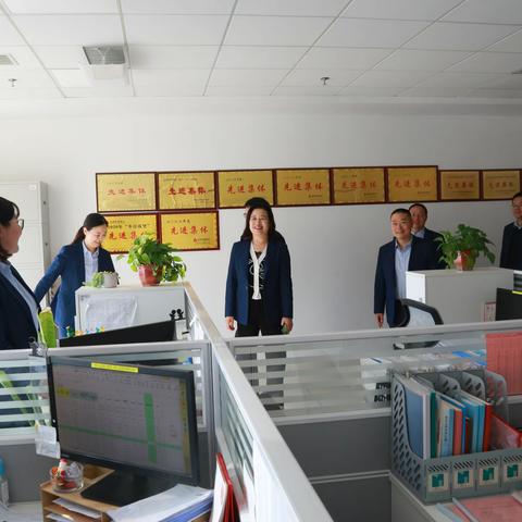 【微镜头】看看年终决算夜的银行人