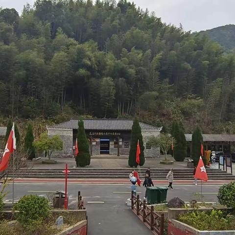 黄金山初中党支部开展“缅怀革命先烈 传承红色精神”主题教育党日活动