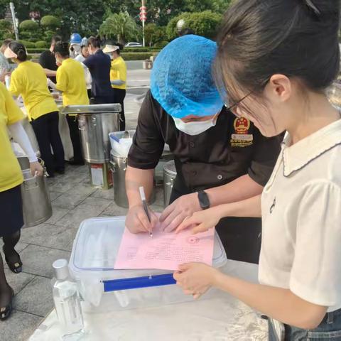 抚州高新区市场监管局签订外摆摊食品安全责任状 筑牢“舌尖上的防线”