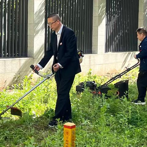 常态化环境整治  打造宜居蓝山水岸 	----西安煤化实业蓝山水岸项目部劳动纪实