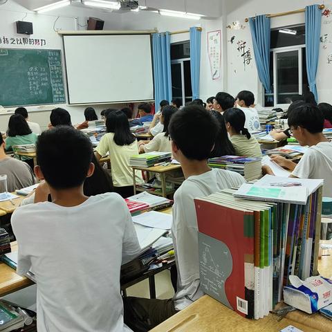 少年负壮气，奋烈自当时——信宜市第三中学高一（8）军训