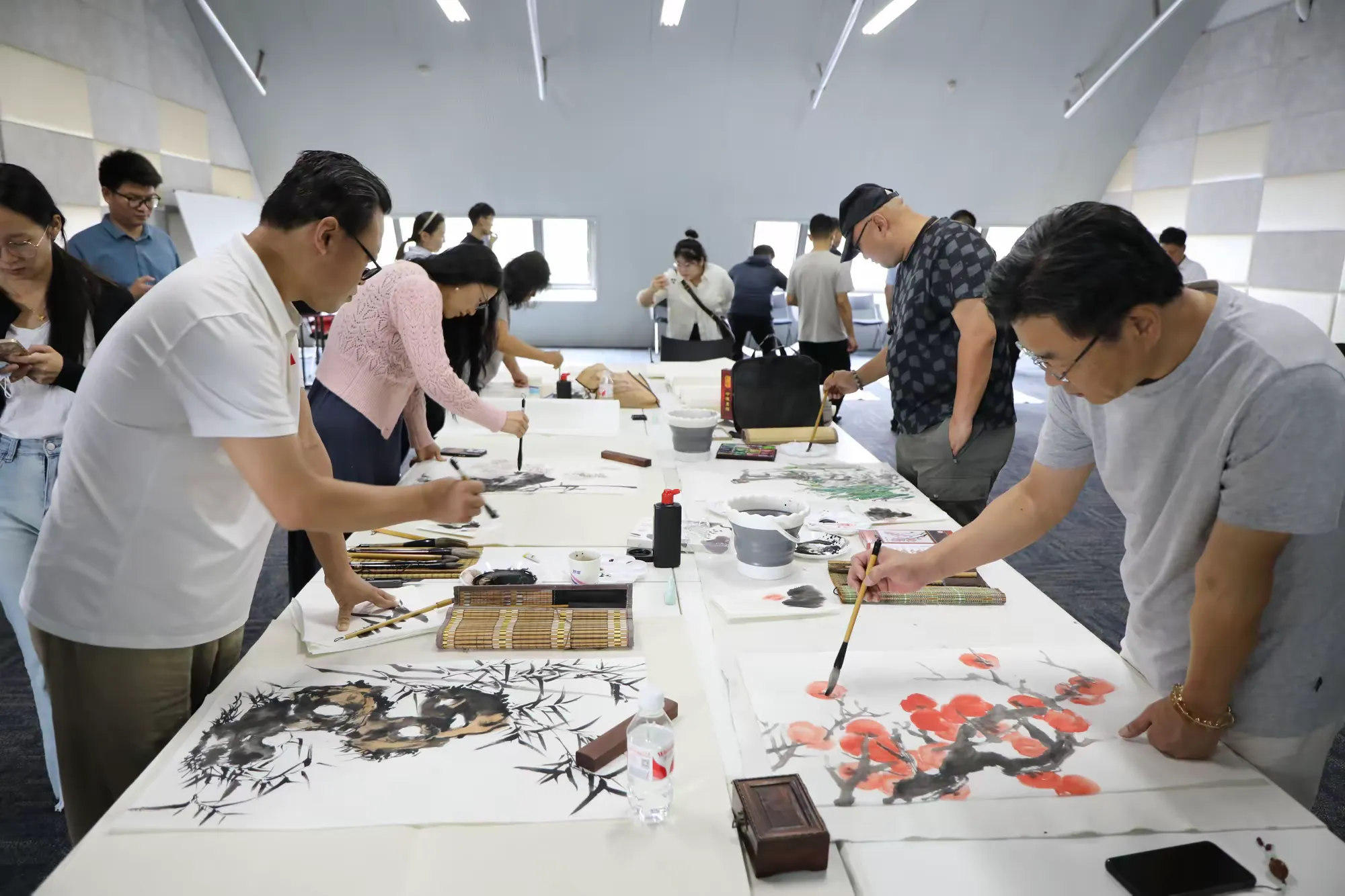 简篇-【产业高地 新城圣井】“圣商有约 艺企同行”——圣井街道开展庆祝新中国成立 75 周年暨“百名专家教授联百企”活动