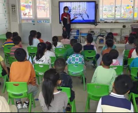 “共创食安新发展 共享美好新生活”虎头崖镇中心幼儿园食品安全周主题活动