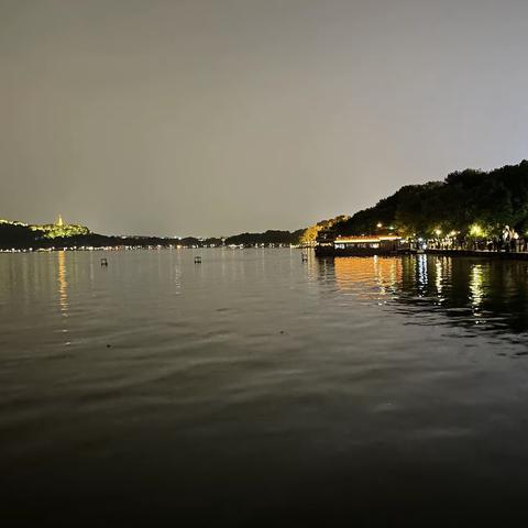 享受暮春时光，追寻红色记忆