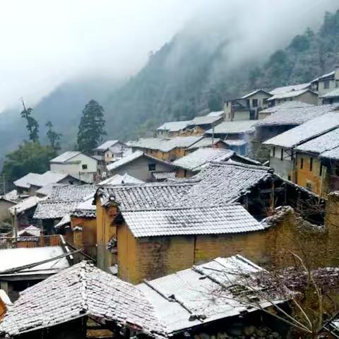 山水横溪，胜却仙境