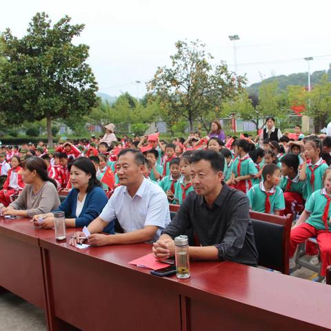 “共筑中国梦，歌唱新时代” ——崔家峪镇中心小学开展迎国庆唱红歌比赛