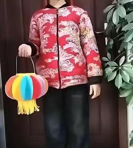 巧手闹元宵，童心传经典——崔家峪镇中心小学元宵节主题实践活动纪实 正月十五月儿圆，元宵佳节乐无边。