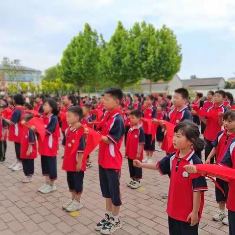 学习二十大   争做好队员——莒南县涝坡镇中心小学2022级分批入队仪式