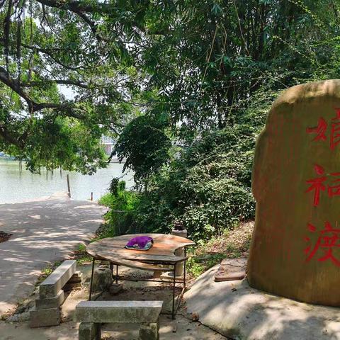 北溪畔上文昌祠，乾隆风骨韵犹存，几经兴废文脉续，一阁辉光映古今。