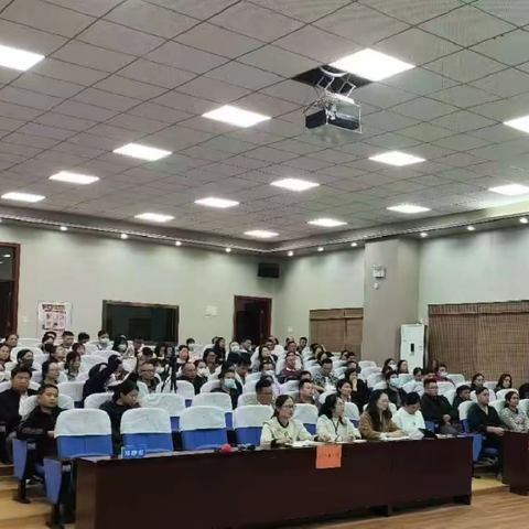 家校共育，点亮成长——湖洲小学召开2025学年秋季学期家长会