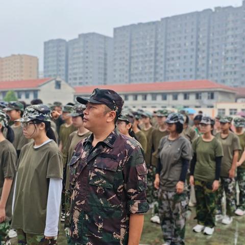 铸钢铁意志，展少年风采！长治市太行职业中专学校举行2025级新生开学典礼暨军训动员会