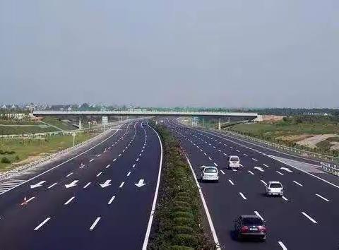 高速路上堵车两小时，终于明白了发动机带“T”与不带“T”的天壤之别