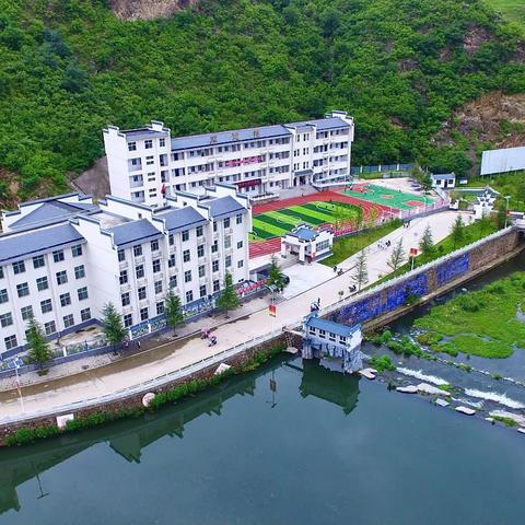 “研”途花开，“音”你而美       “音乐名师送教”暨栾川县第一教研协作区中小学音乐教学研讨活动