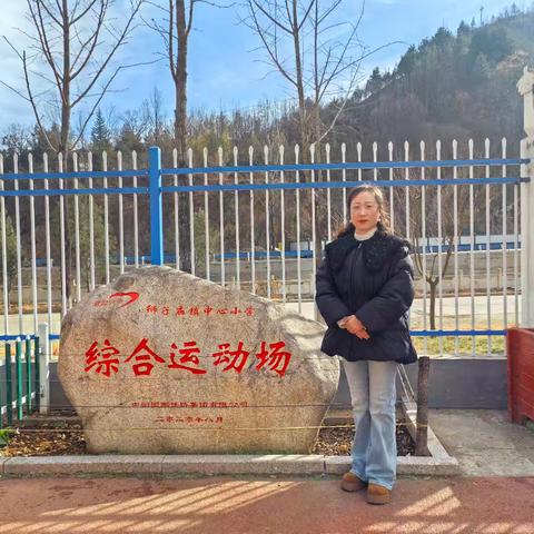 【杏坛之光，师者楷模】—狮子庙小学优秀教师展(二) 润物无声，以爱育未来