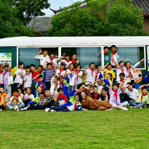 “走进浩瀚花海 厚植爱国情怀”枝江市公园路小学同心花海研学之旅