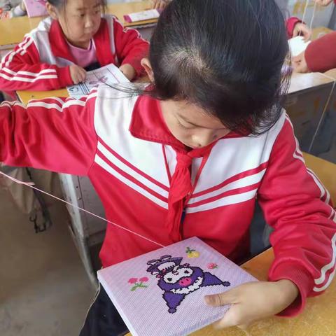 贾镇光彩小学：多彩校本课程，添彩幸福学生