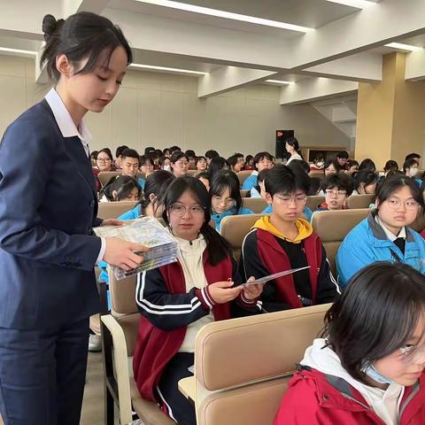 中山门街道东三路社区联合张学良公馆在西安市第四十三中学开展“爱国主义教育”活动