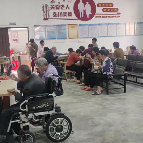 鉴江镇上澳村开展“无私慈母爱 情系母亲节”母亲节主题活动