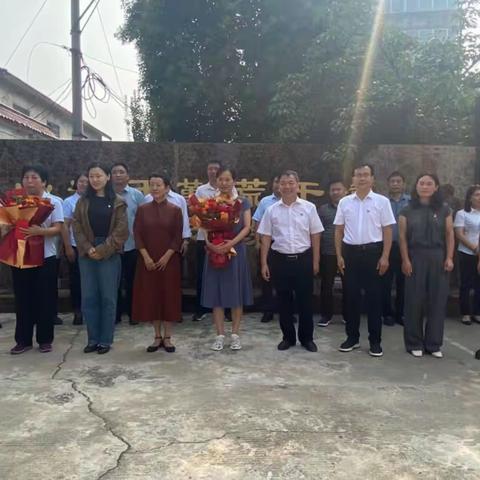 心系教育鼓干劲 佳节慰问暖人心--市领导一行慰问新密市矿区中学一线教职员工