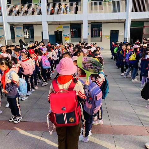 与春天握手，携快乐同行 ——洞山中学二年级春季社会实践活动