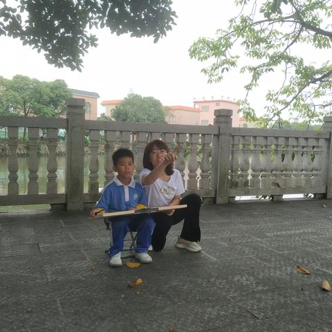 积极参加美术写生比赛，成果显著 ————美术组开展写生比赛经验小结会