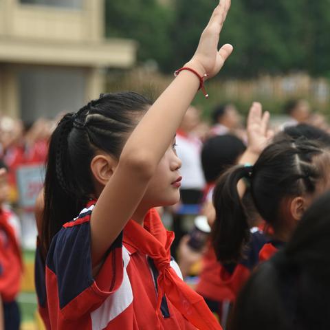 龙光桥小学“学习二十大 永远跟党走 争做好队员” 少先队入队仪式暨六一儿童节活动