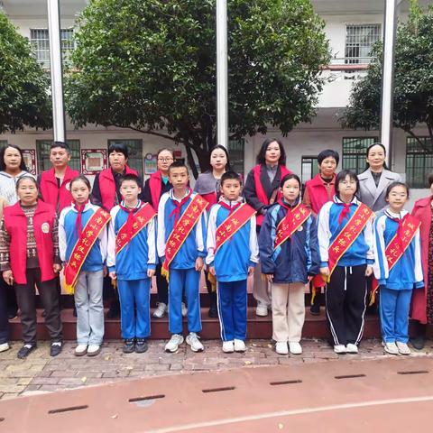 寒风中的守望，暖心底的护航——城南小学43班家长志愿者执勤纪实