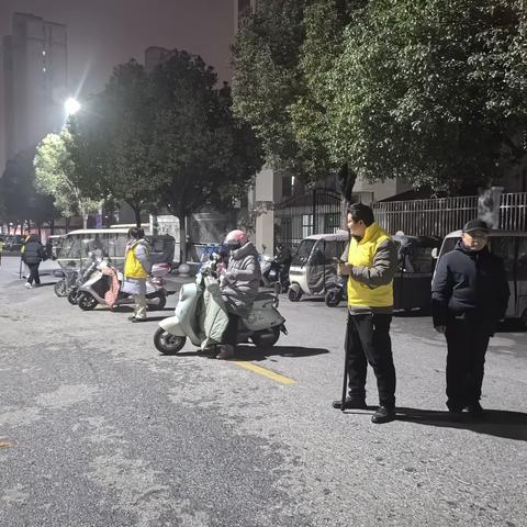 灯下，那些为孩子撑起晴空的身影——八（6）班爱心护学活动