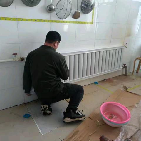 匠心守护校园“生命线”——记额市二中后勤保障处水管抢修与更换行动