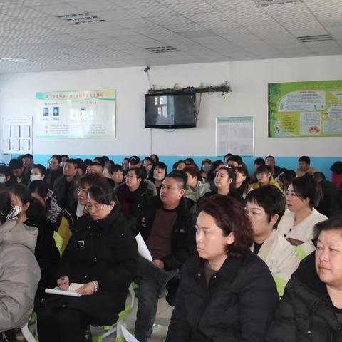 家校同心启新程 护航初一成长路 ——额市二中召开初一家长会