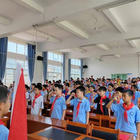 【双减在行动】学习二十大  争做好队员〡柳江区里高中心小学开展2023年春学期新队员入队仪式