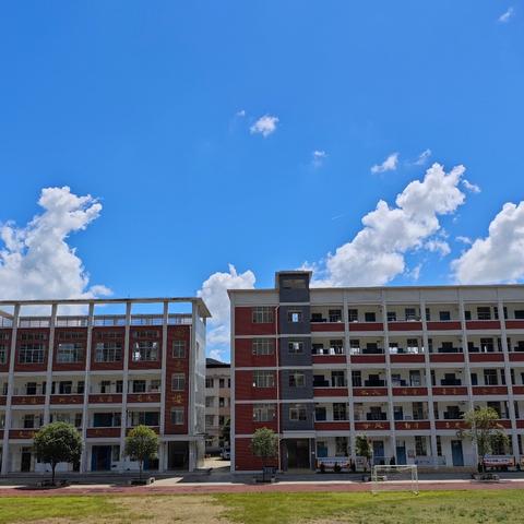 依序推进明方向，聚焦教学促提升——柳州市柳江区里高中心小学2025年秋学期教科研工作会议