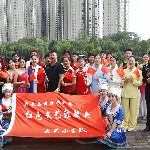 月满华诞 艺惠全城 ——蕲春县黄梅戏剧团“双节”演出火爆出圈