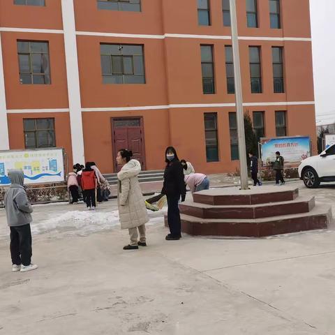 家校携手齐劳动，校园焕新迎开学
