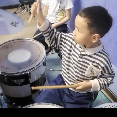 “美德萌宝，从我做起”——实幼中五班曾子祥